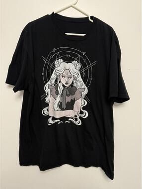 Black Graphic Tee with Artistic Girl Illustration ( NO Tag- Fits like L-XL)